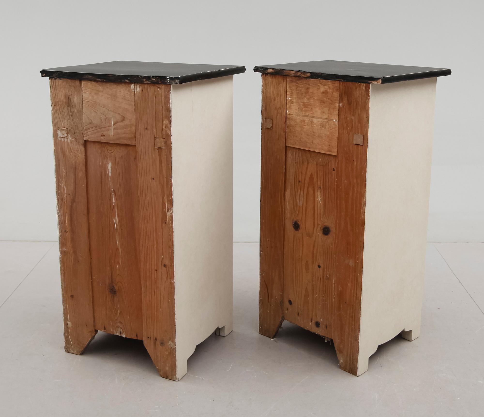 SÄNGBORD, 1 par, 1900-talets första hälft.