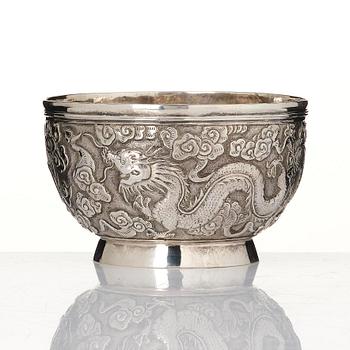 A Chinese Export silver 'dragon' bowl, late 19th century. The base with the monogram D v R beneath a noble coronet.