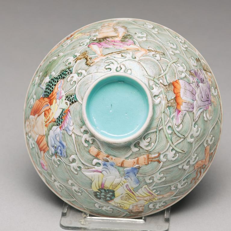 A famille rose enamelled cup with cover, Qing dynasty, 19th Century.