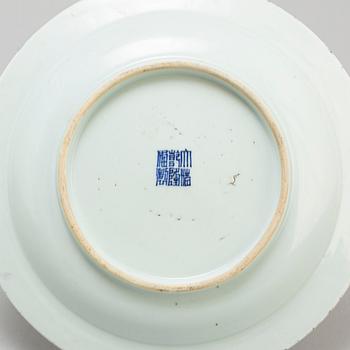 A blue and white and red dish, Late Qing dynasty, early 20th century.