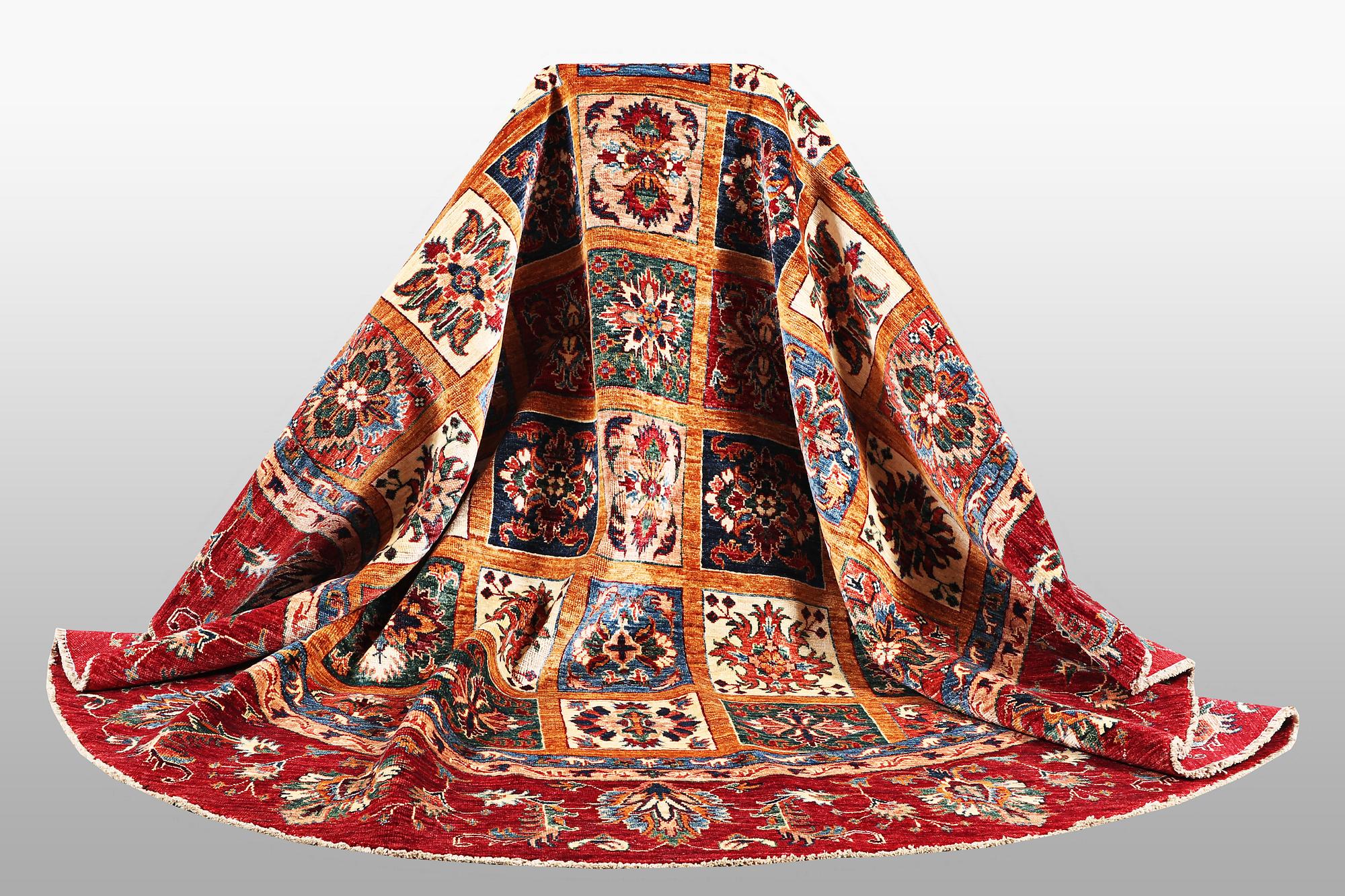 Matta, orientalisk, diameter ca 251 cm.