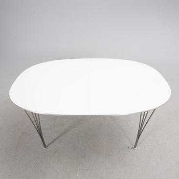Bruno Mathsson & Piet Hein matbord "Superelips" för Fritz Hansen.