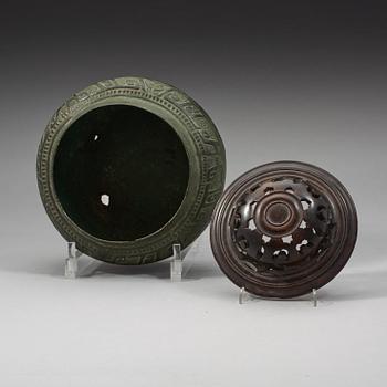 An archaistic bronze vessel, Ming dynasty or older.