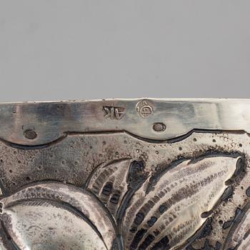 SKRIN MED LOCK, silver, otydliga stämplar, troligen Österrike, 1800-tal.