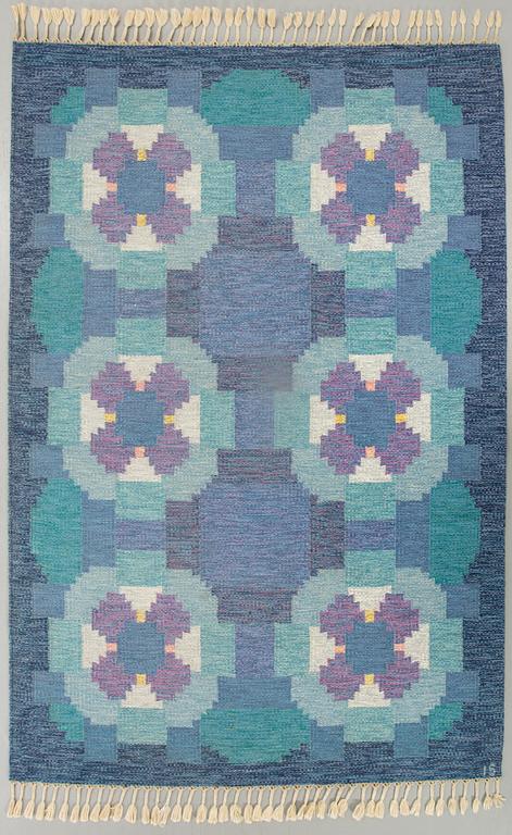 A CARPET,  flat weave, signed IS (Ingegerd Silow), around 230x166 cm.
