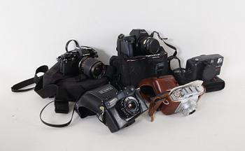 DIV KAMEROR, 5 delar med väskor.