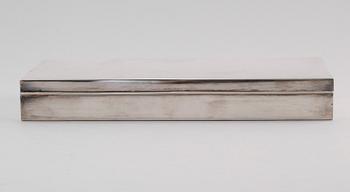 CIGARETTSKRIN, silver, 1900-talets första hälft. Vikt med inredning ca 579 g.