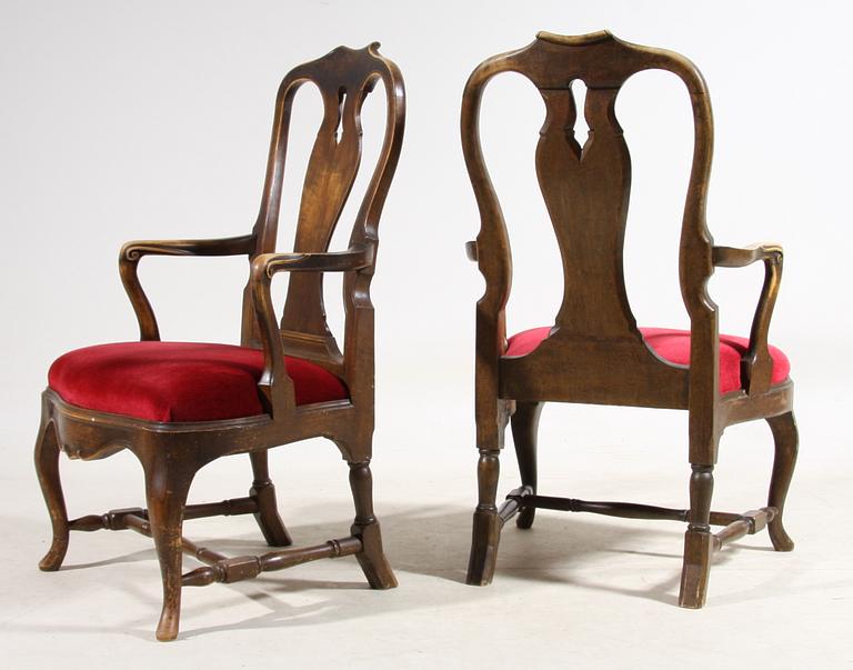 KARMSTOLAR, ett par, rokokostil, tidigt 1900-tal.