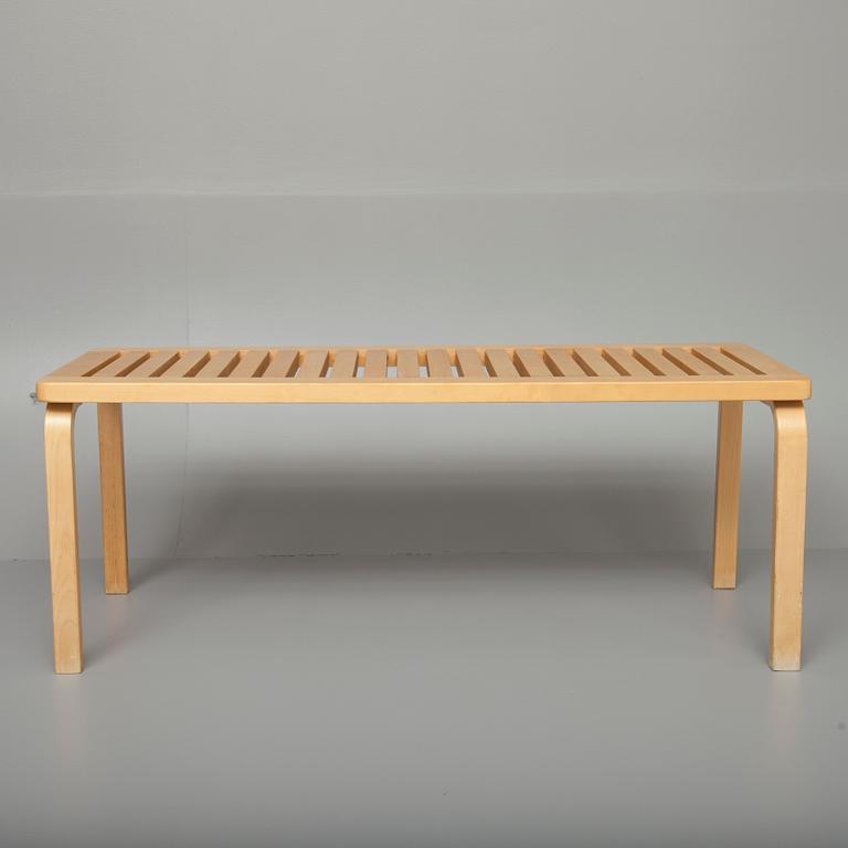 BÄNK, 153A, Alvar Aalto, Artek. Modellen formgiven 1945.