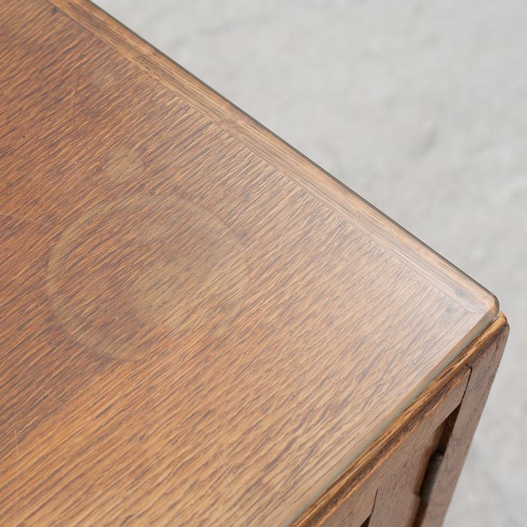 A display cabinet, first half of the 20th century.