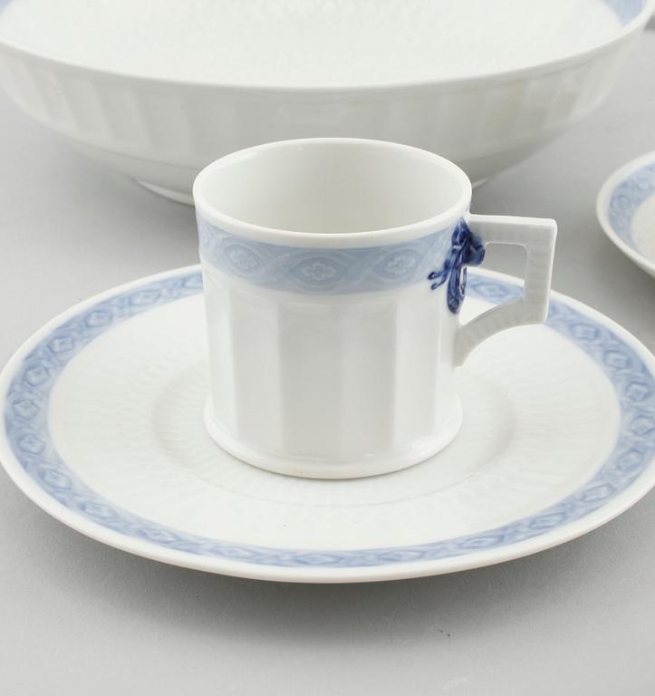 SERVISDELAR, 98 st, porslin, "Blå Vifte", Royal Copenhagen, 1900-talets andra hälft.