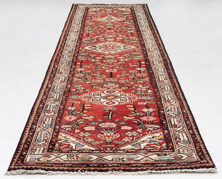 Gallerimatta, Hamadan, ca 415 x 103 cm.
