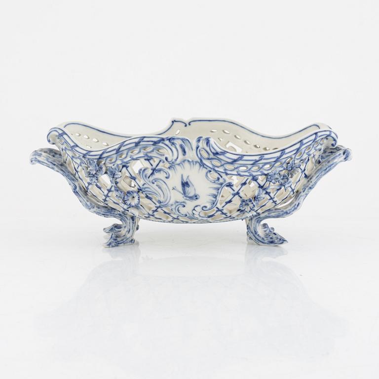 A porcelain bowl, KPM Berlin, circa 1900.