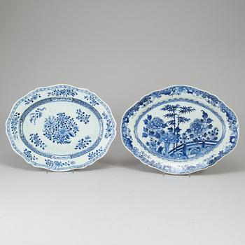 A group of three blue and white dishes, Qing dynasty, Qianlong (1736-95).