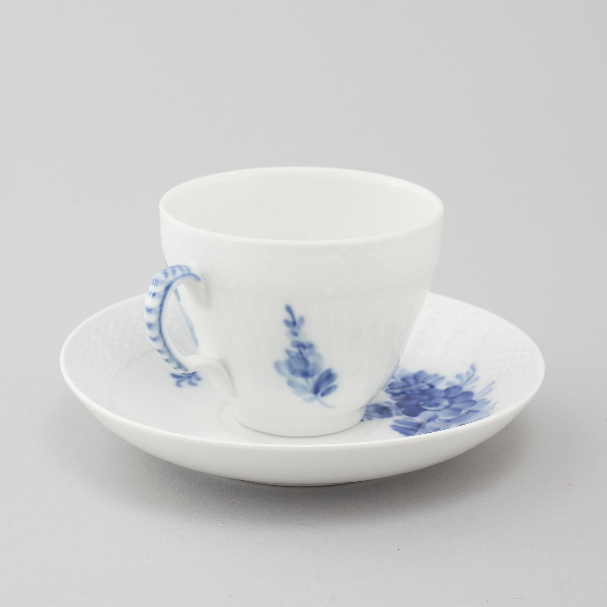 71 pieces of table ware, "Blå Blomst" by Royal Copenhagen.