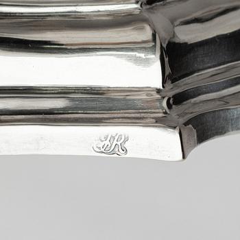 Jonas Thomasson Ronander, ljusstakar, ett par, silver, Stockholm 1754. Senbarock.