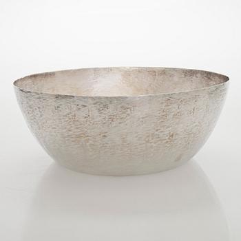 Tapio Wirkkala, malja, hopeaa, Kultakeskus, Hämeenlinna 2006.