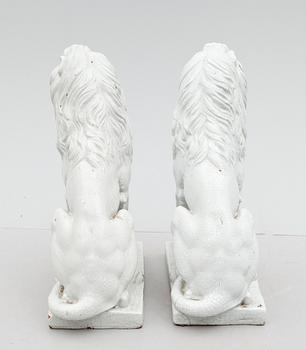 GOLVSKULPTURER, 1 par, lergods, 1900-tal.