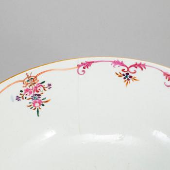 A famille rose punch bowl, Qing dynasty, Qianlong (1736-95).