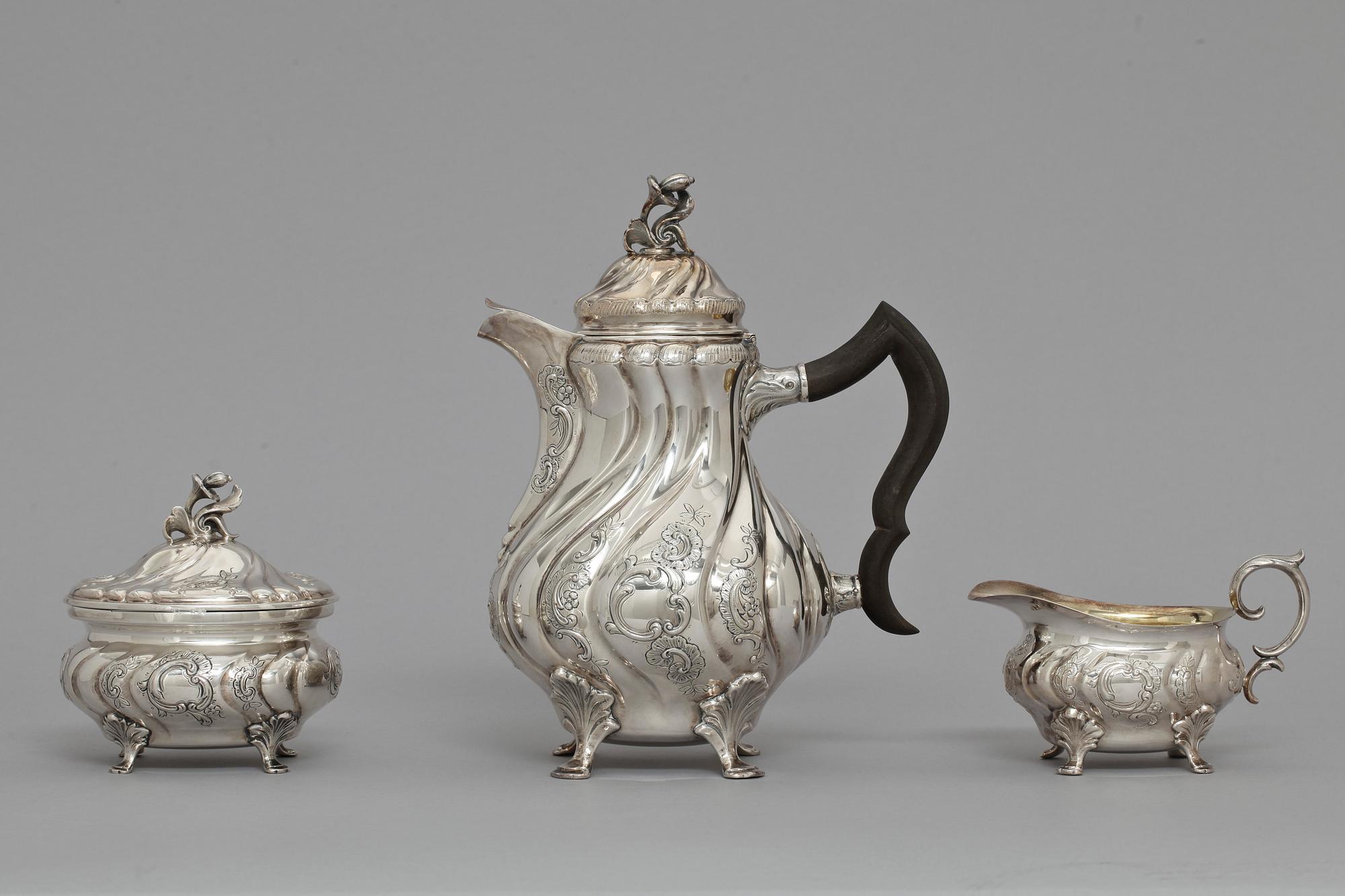 KAFFESERVIS, 3 delar, silver, rokokostil, C G Hallberg, 1940-tal. Tot vikt c:a 1300 g.