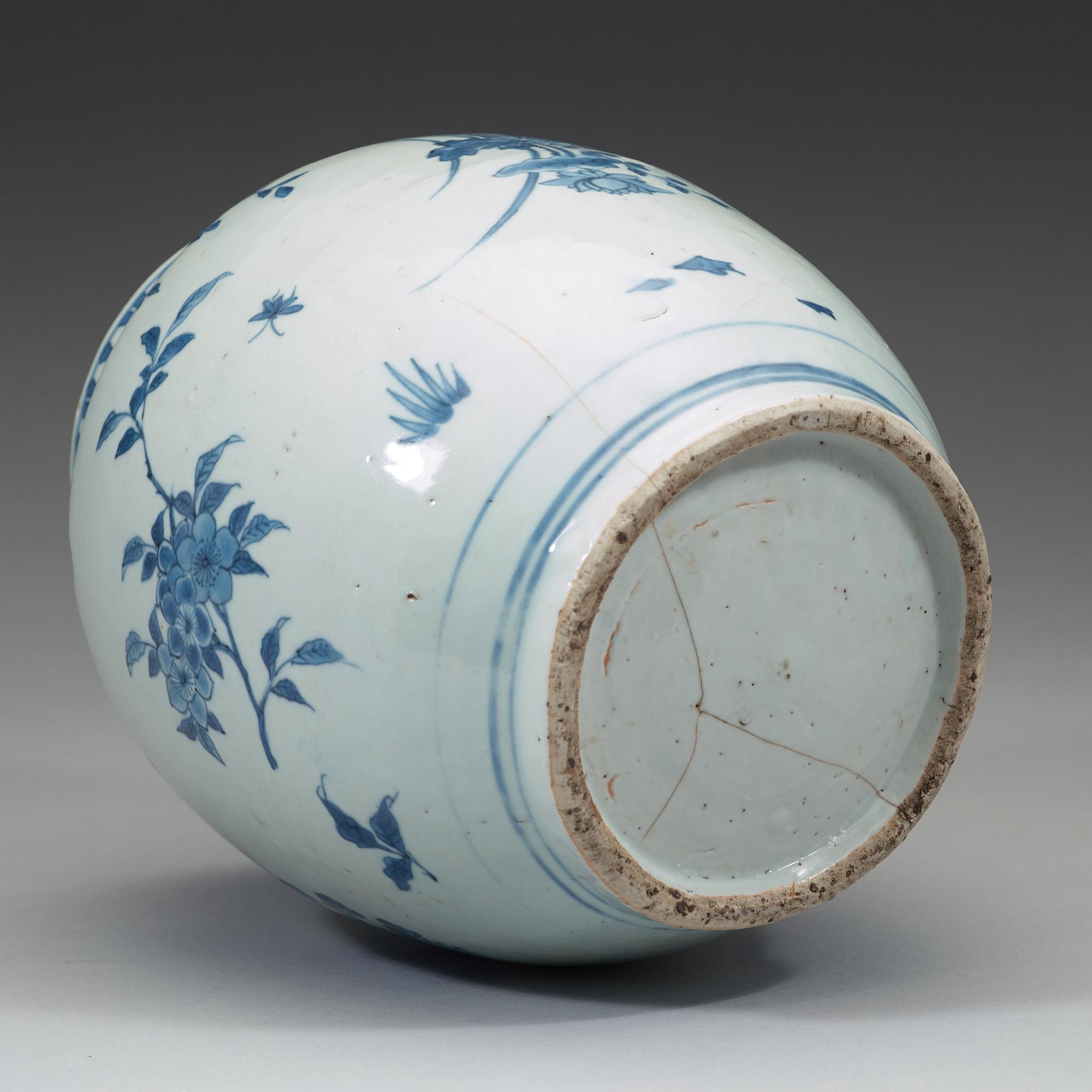 URNA, porslin. Transition, 1600-tal.