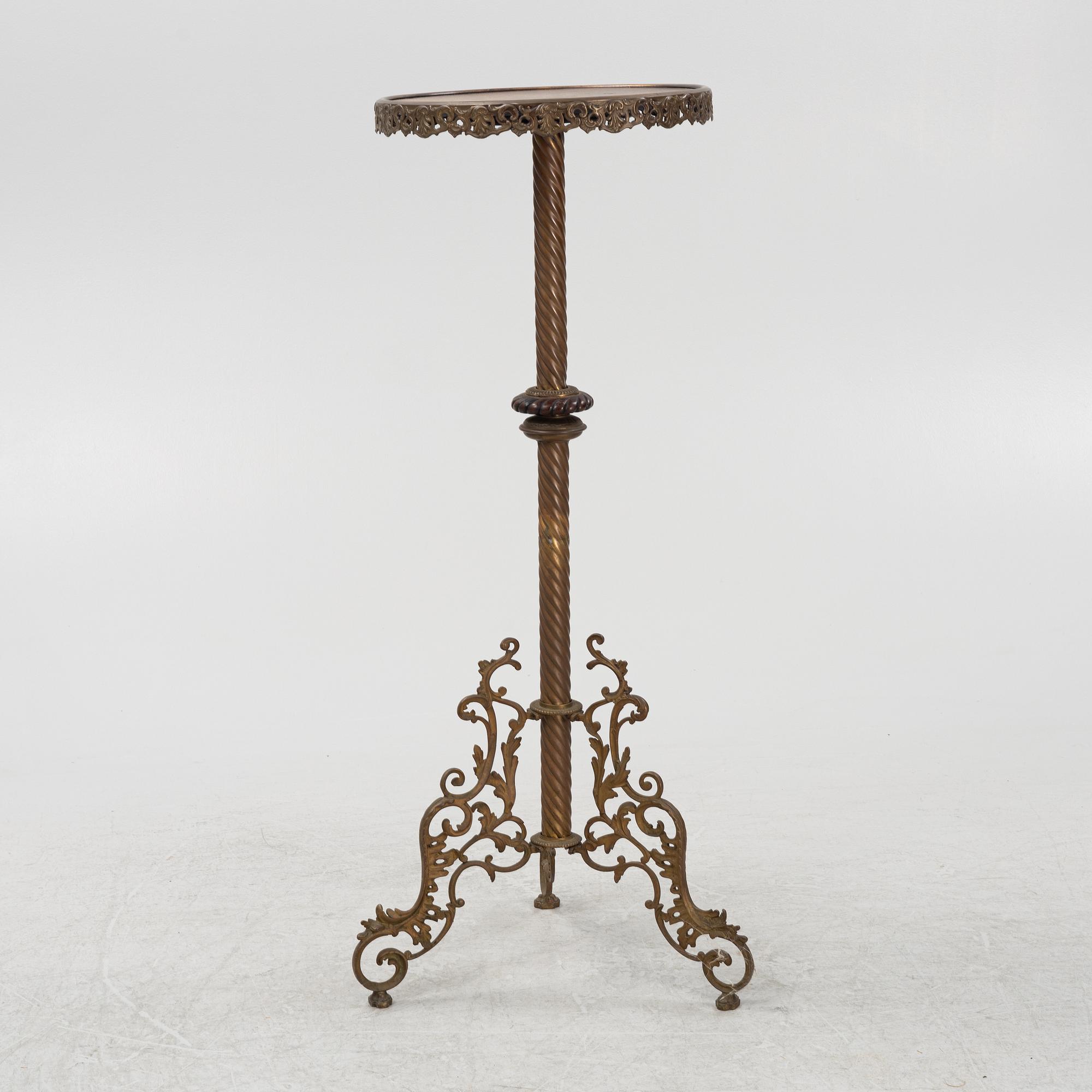 A gueridon, circa 1900.