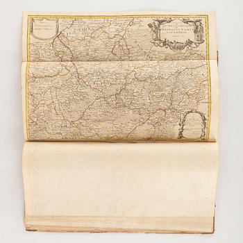Atlas with 32 engraved maps.
