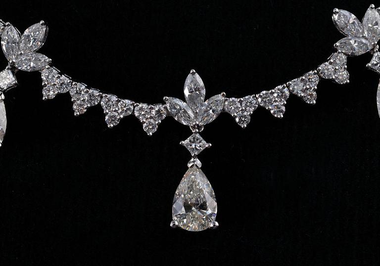 A NECKLACE, 5 drop, 5 princess, 15 navette and 206 brilliant cut diamonds 11.00 ct. vs/si. 18K white gold.