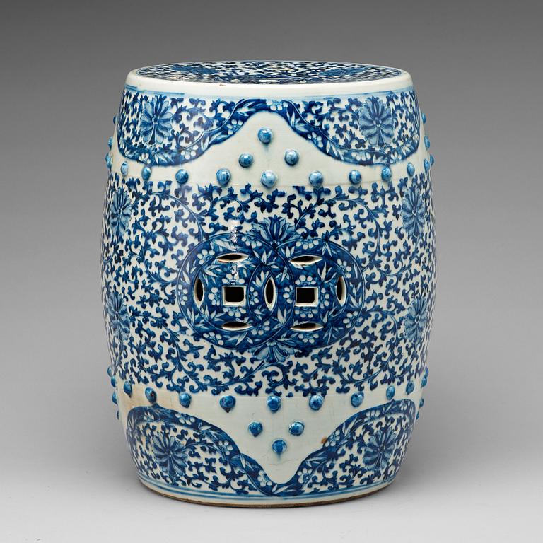 A blue and white garden seat, Qing dynasty, 19th Century.