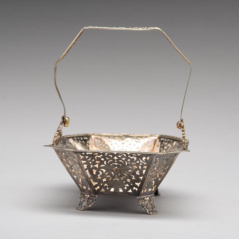 A Russian silver bread basket marks of Fedor Frolow, Moscow 1838.