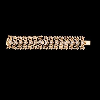 ARMBAND, 18k guld samt vita stenar och pärlor, mellanösten. 1900-tal. Tot vikt ca 70 g.