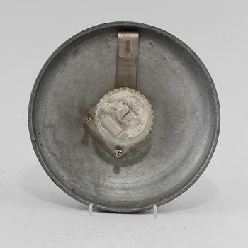 VÄGGKLOCKA, omkring 1900-talets mitt.