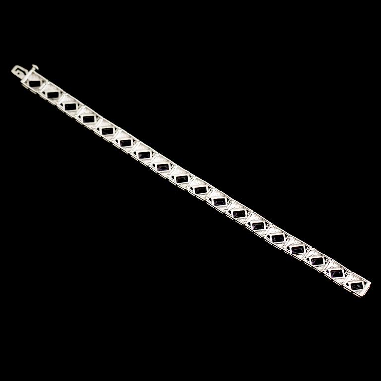 ARMBAND, sterlingsilver, ametister och vita safirer tot ca 22.00 ct.