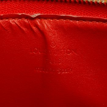 LOUIS VUITTON, A 'Vernis Lexington Fleurs Pochette'.