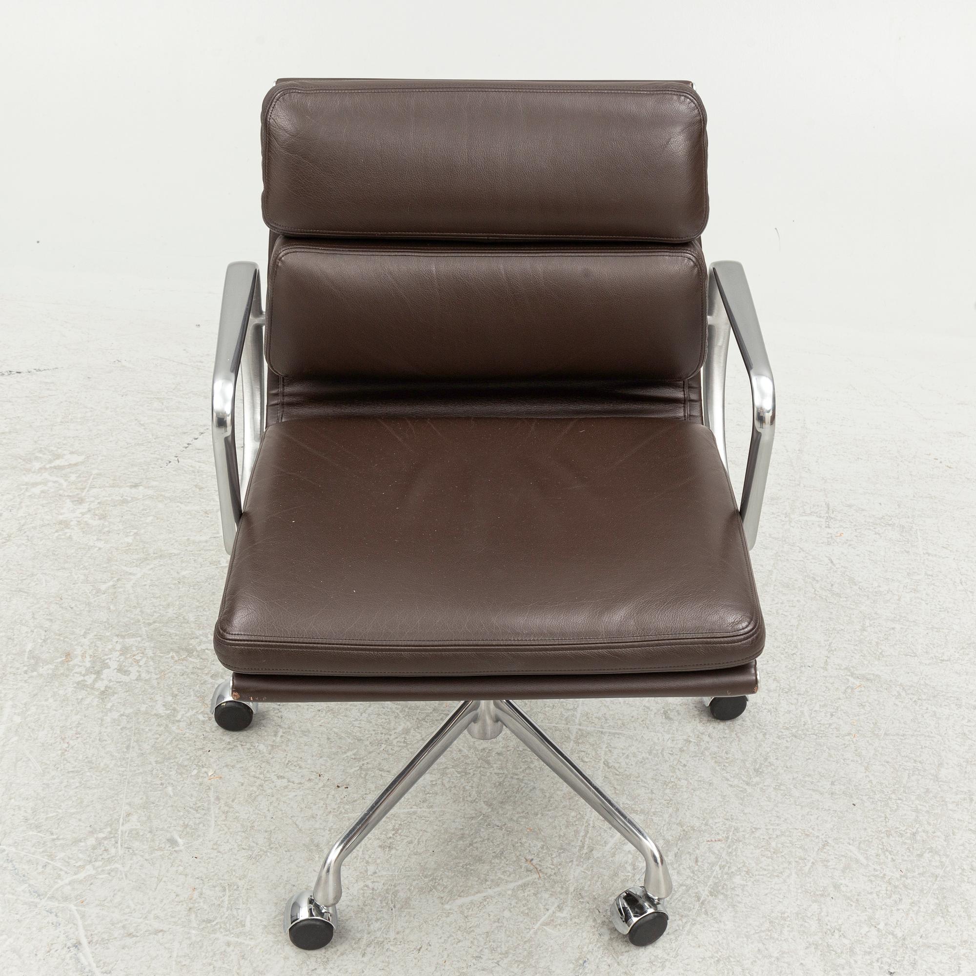 Charles & Ray Eames, skrivbordsstol, "Soft Pad Chair EA 217", Vitra.