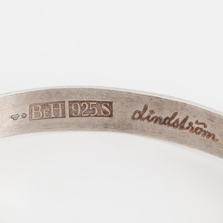 FIRMA BENGT-ERIK HALLBERG, armband och halssmycke med hänge, sterling silver, signerade Lindström, 1973.