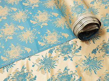 Three Chinese silk fabric rolls. 341,5 x 69 cm, 899 x 68 cm and 1290 x 68,5 cm.