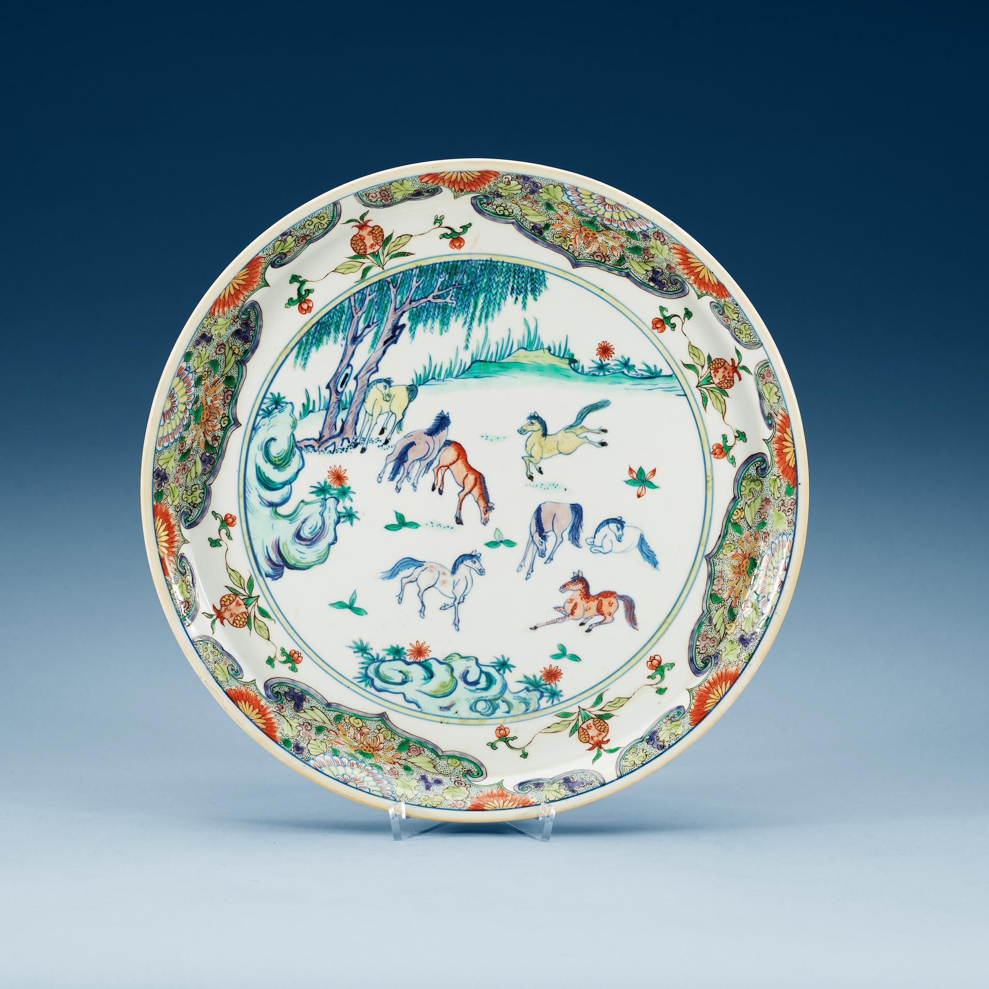 A wucai dish, Qing dynasty, Yongzheng (1723-35).