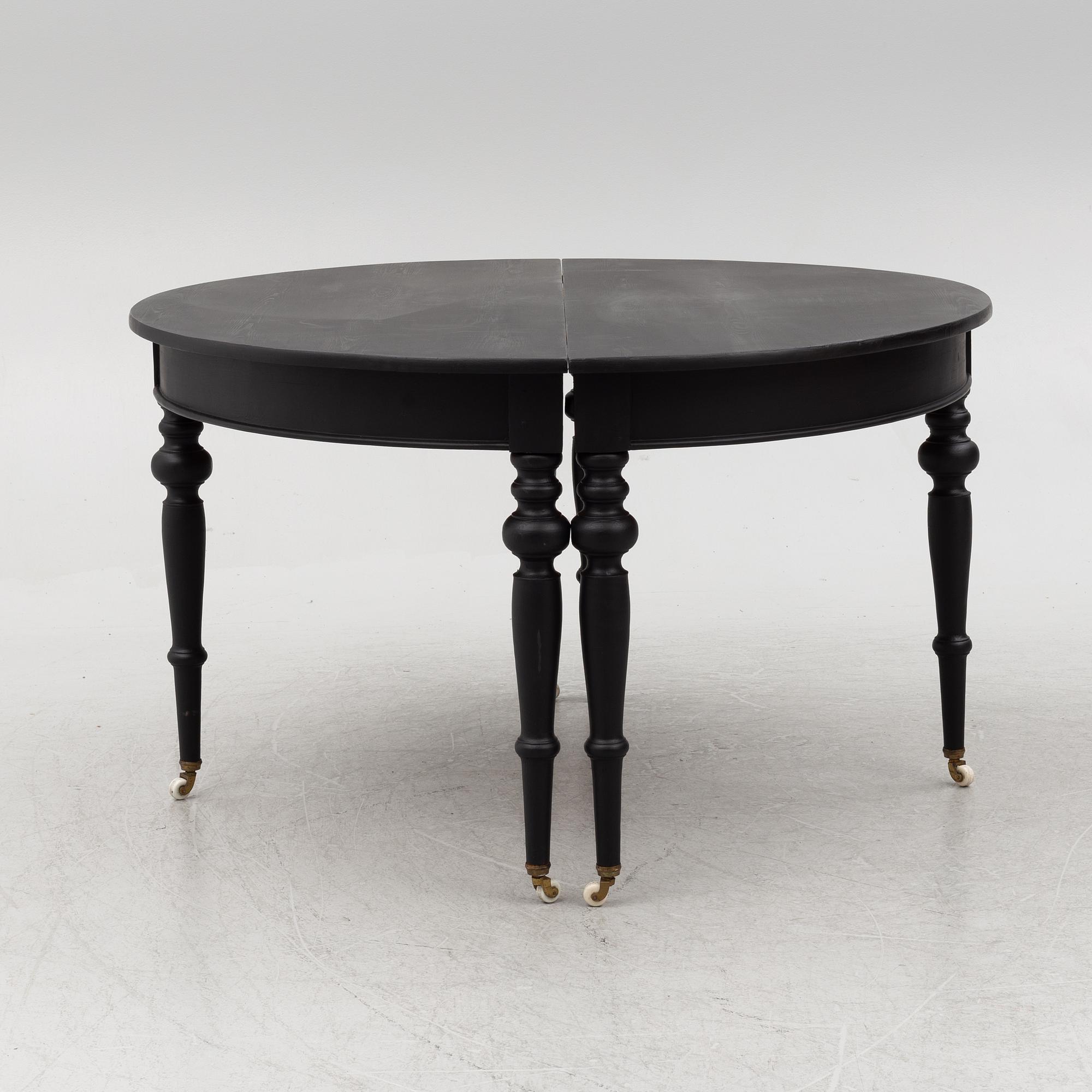 A dining table, late 19th Century.