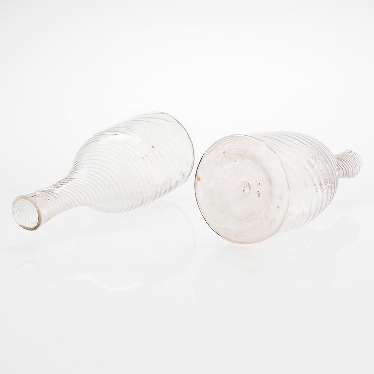 Two late 19th century decanters by Nuutajärvi-Notsjö glassworks.