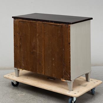 BYRÅ, gustaviansk stil, omkring 1900.