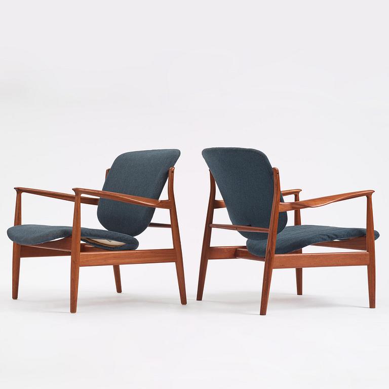 Finn Juhl, fåtöljer, ett par, "FD 136", France & Daverkosen, Danmark, 1950-tal.