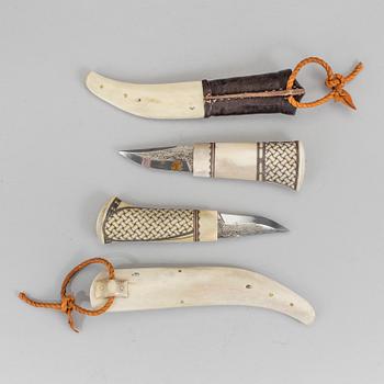 KAY ISAKSSON, Lycksele, Knivset, helhorn- samt halvhornskniv i ask, märkta.
