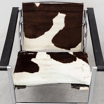 A pair of 'LC 1' easy chairs by Le Corbusier, second half of the 20th Century.