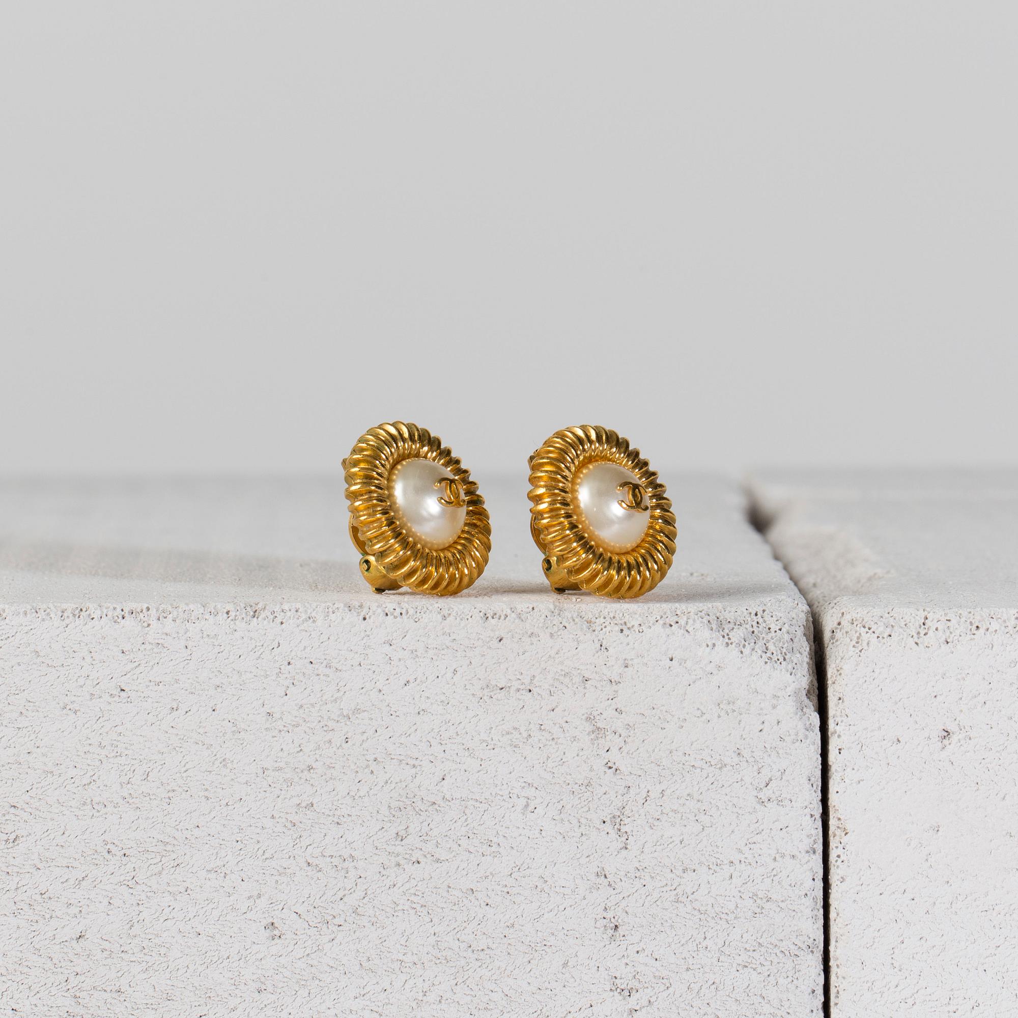 ÖRHÄNGEN, ett par, Chanel.