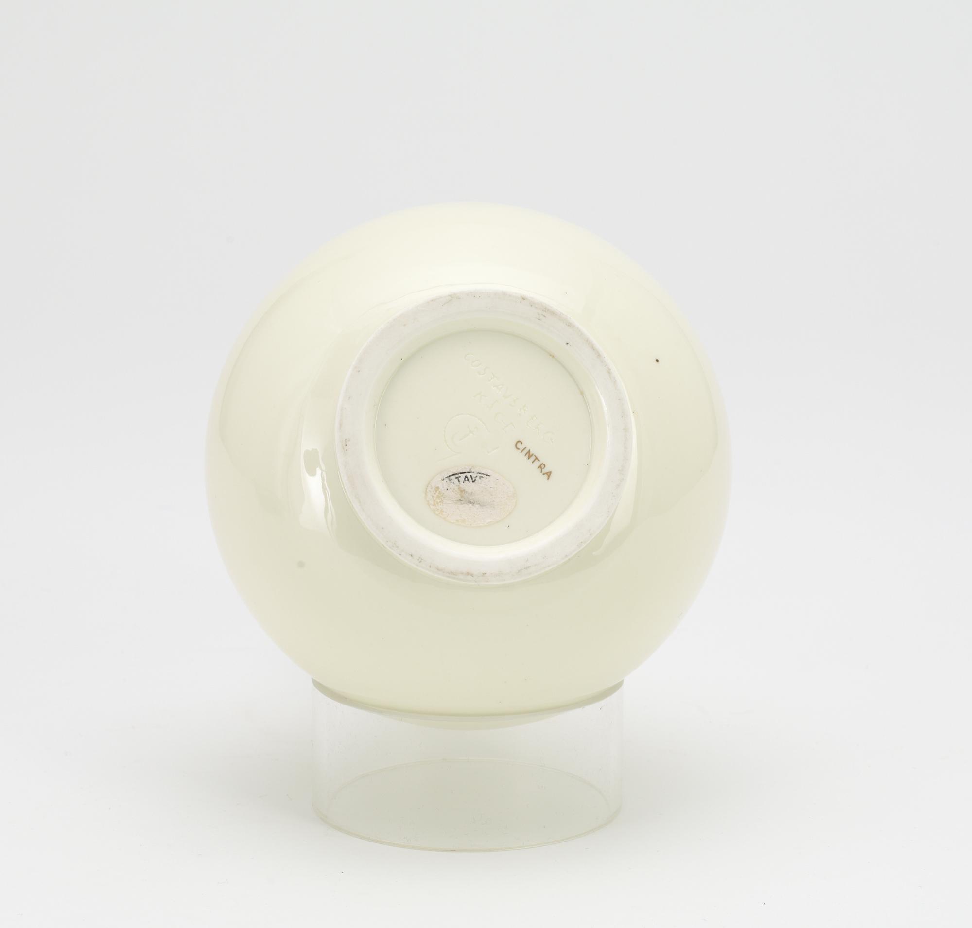 A Wilhelm Kåge 'Cintra' porcelain vase, Gustavsberg 1940.