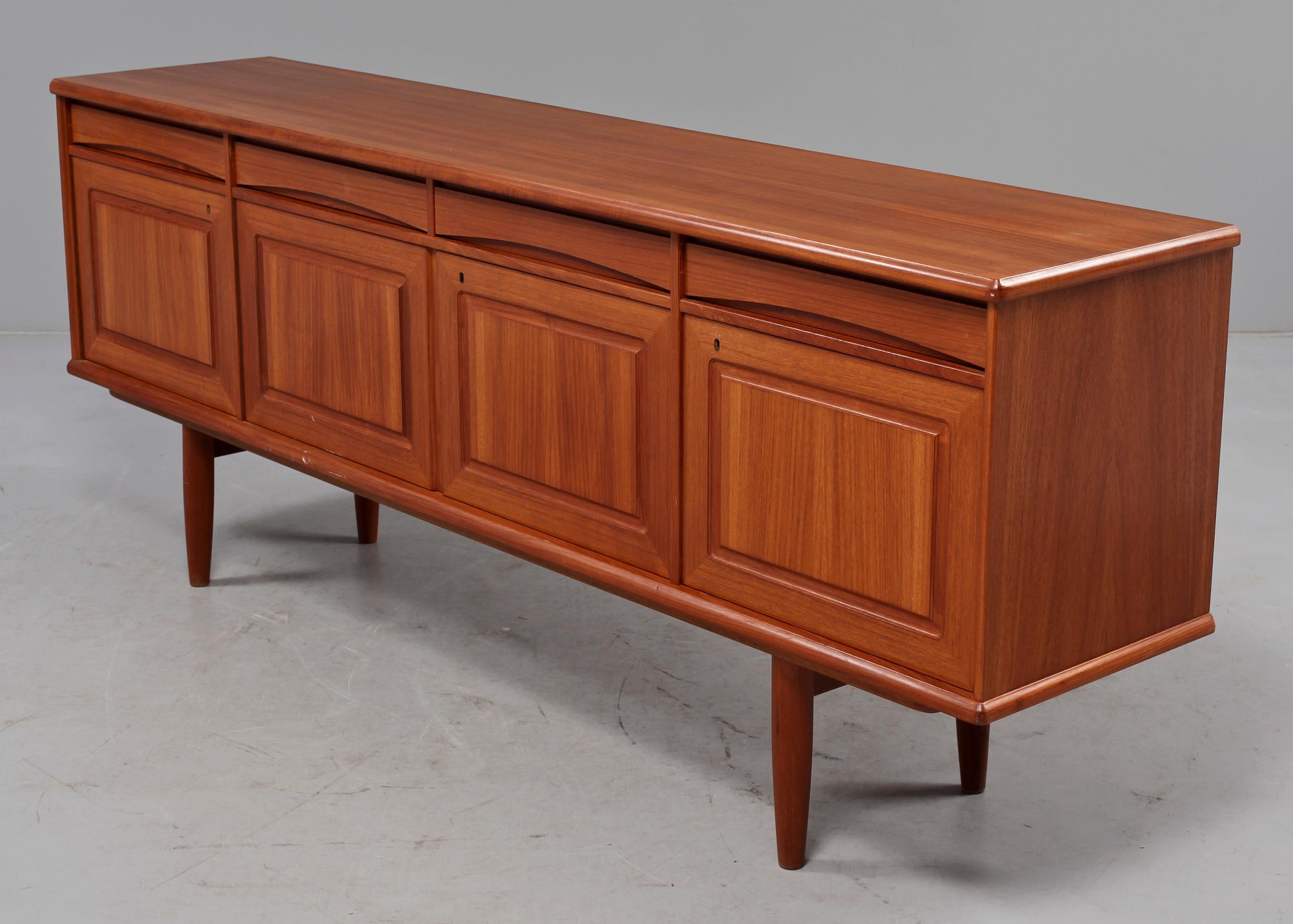 SIDEBOARD, 1900-talets mitt.