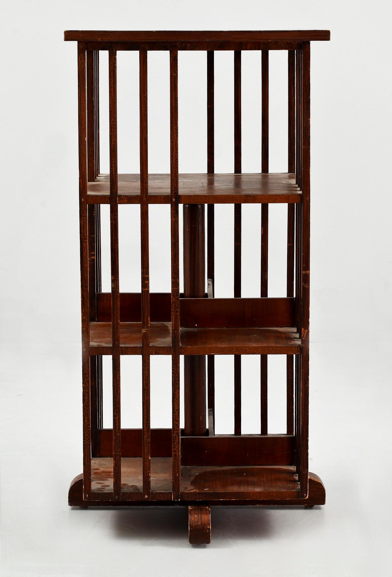 BOKSNURRA, engelsk stil. 1900-talets första hälft.