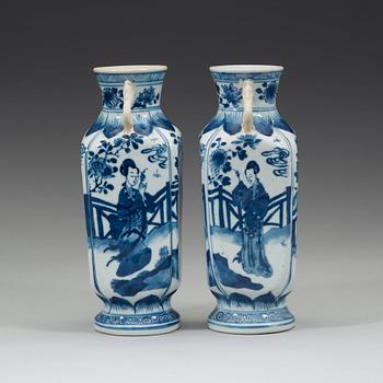 A pair of blue and white vases, Qing dynasty, Kangxi (1662-1722).