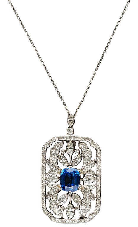 HÄNGSMYCKE/BROSCH, W.A. Bolin, blå safir, ca 4.60 ct med navett- och åttkantslipade diamanter, tot. 4.69 ct.
